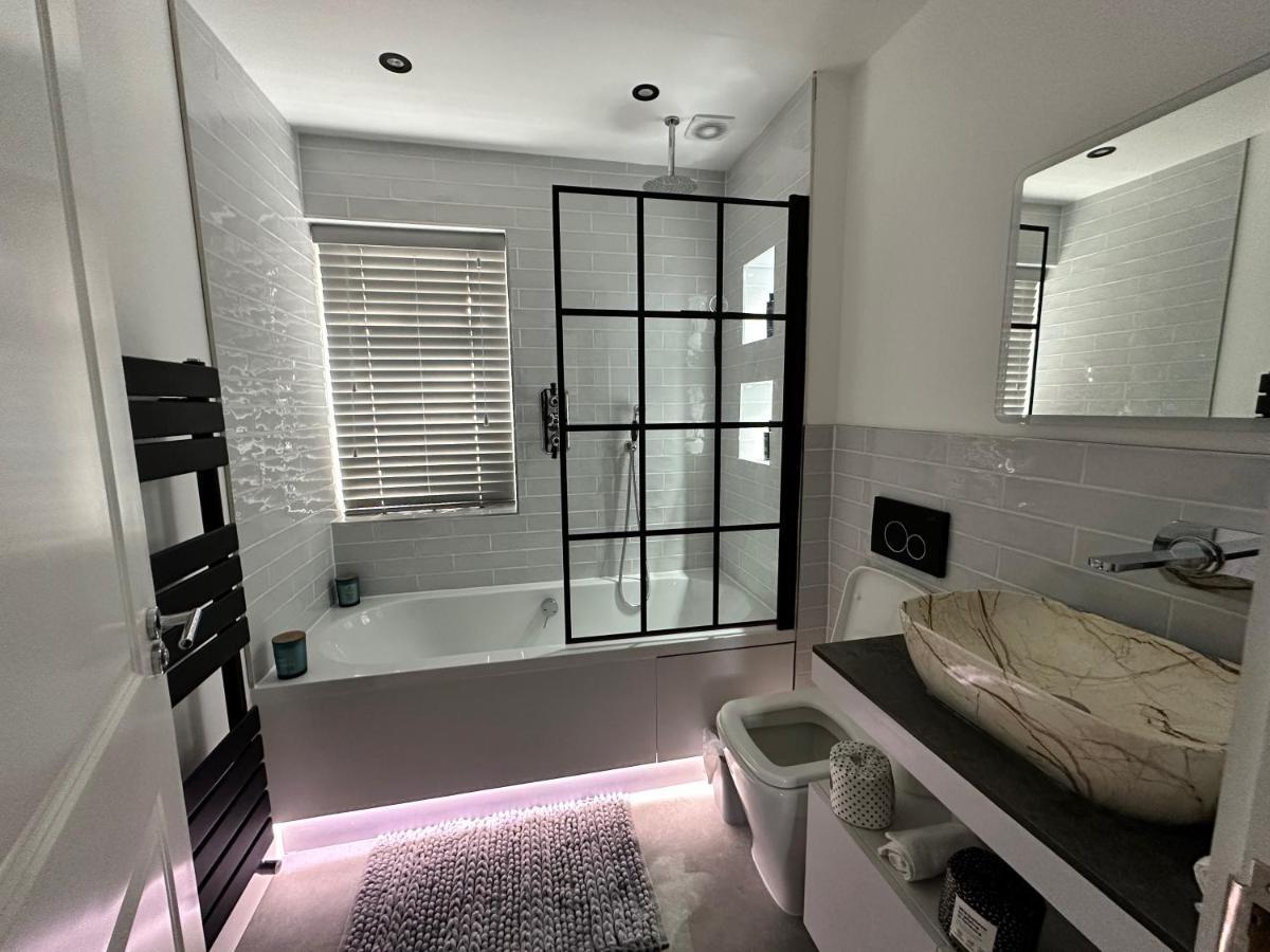A Luxury 2 Bedroom Apartment 巴尔内特 外观 照片
